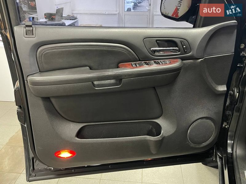 Внедорожник / Кроссовер Cadillac Escalade 2008 в Киеве фото 16 Внедорожник / Кроссовер Cadillac Escalade 2008 в Киеве