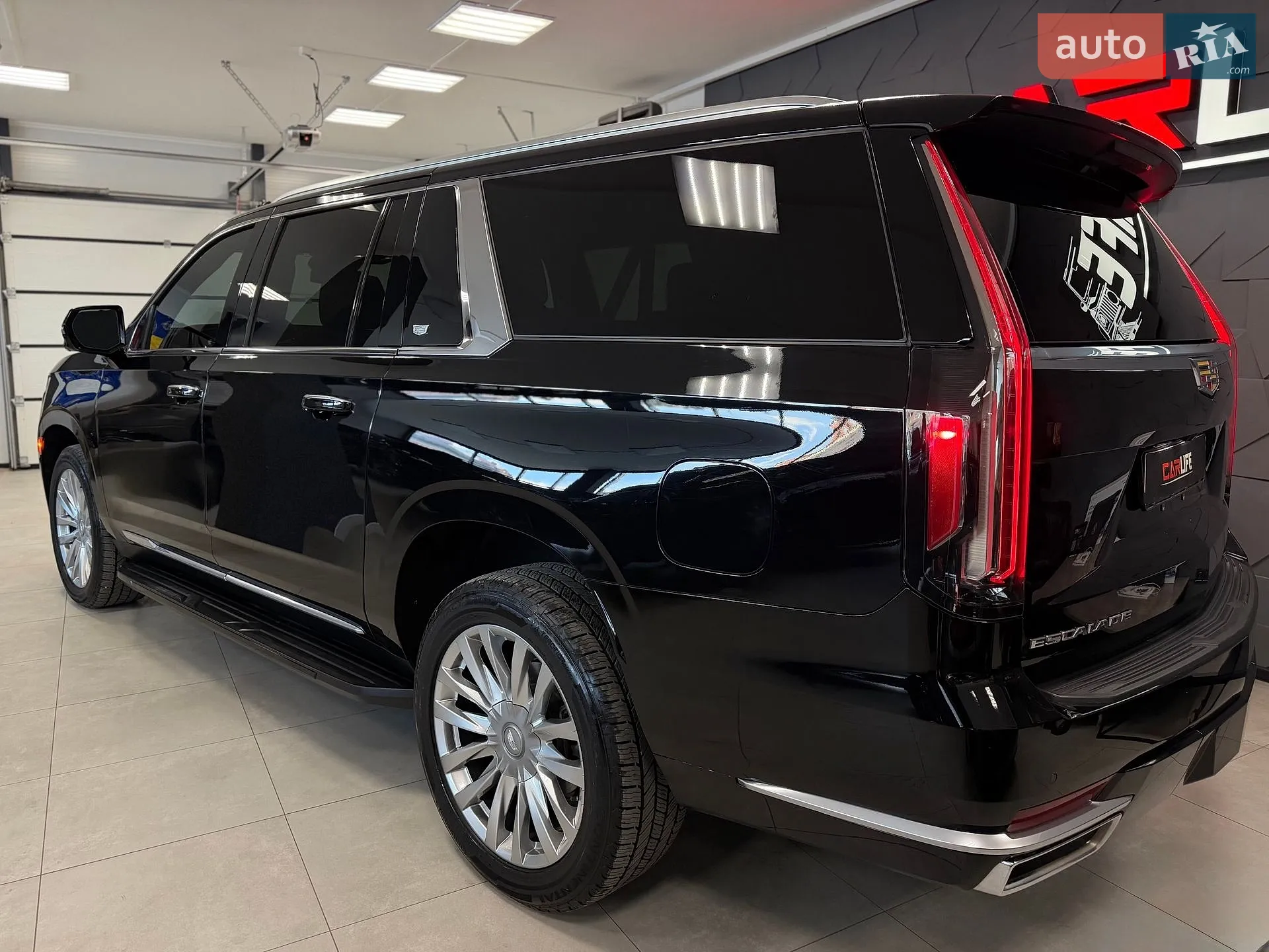 2023 Cadillac Escalade - мініатюра 27