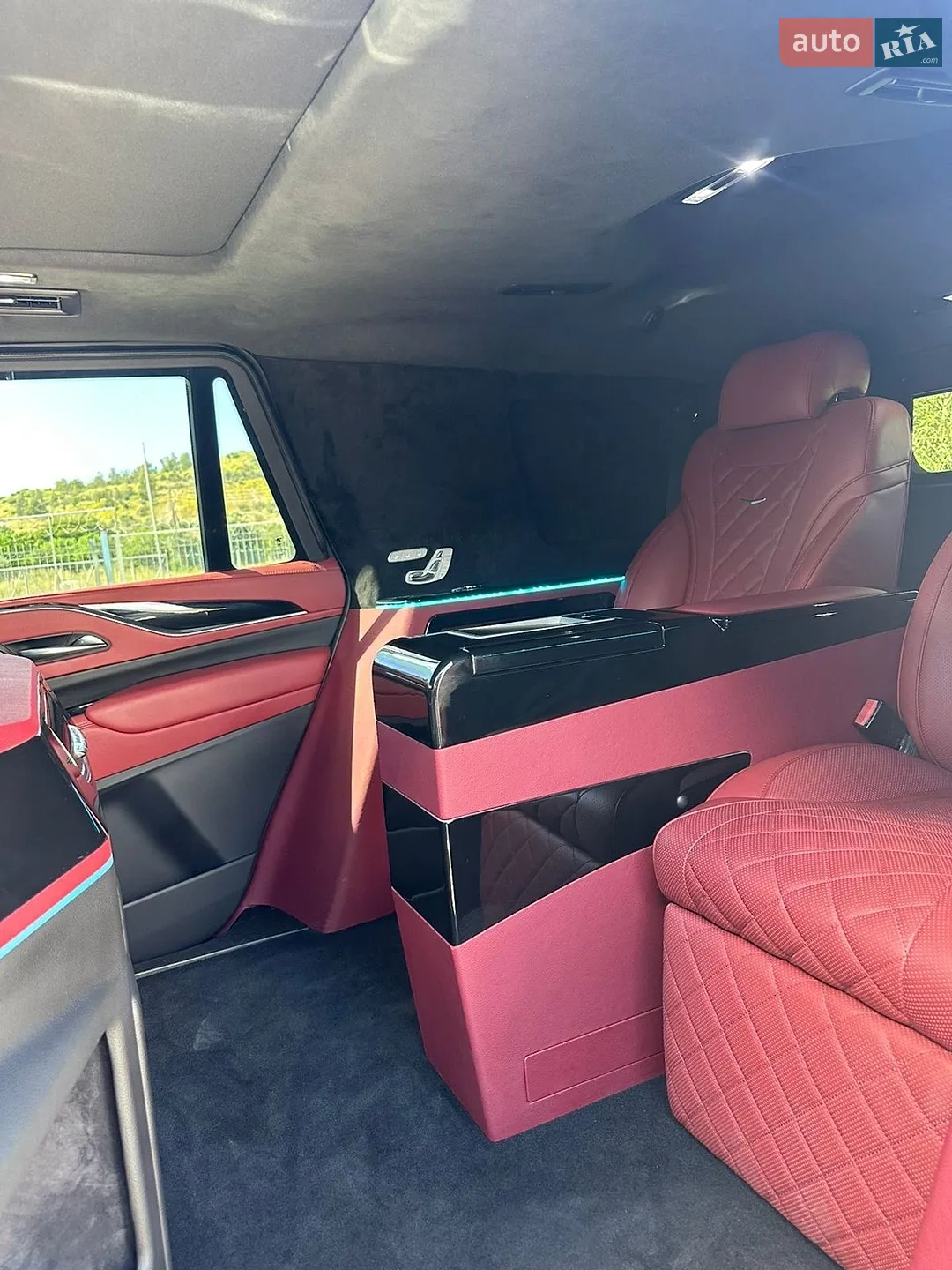 2022 Cadillac Escalade - мініатюра 23