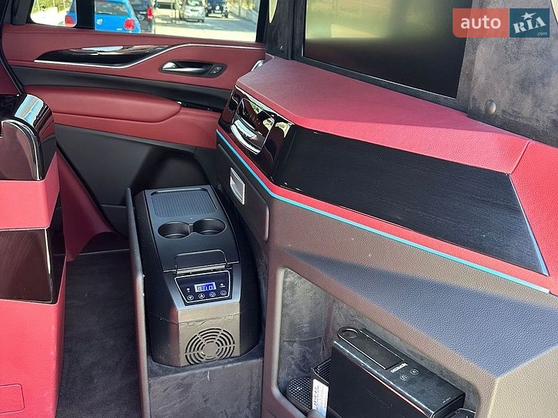 Внедорожник / Кроссовер Cadillac Escalade 2022 в Львове