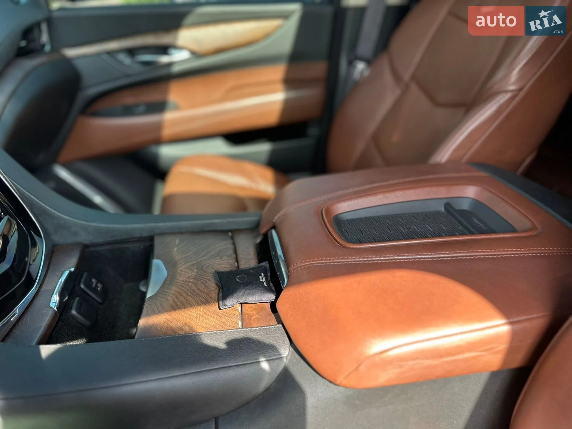 2014 Cadillac Escalade - мініатюра 27