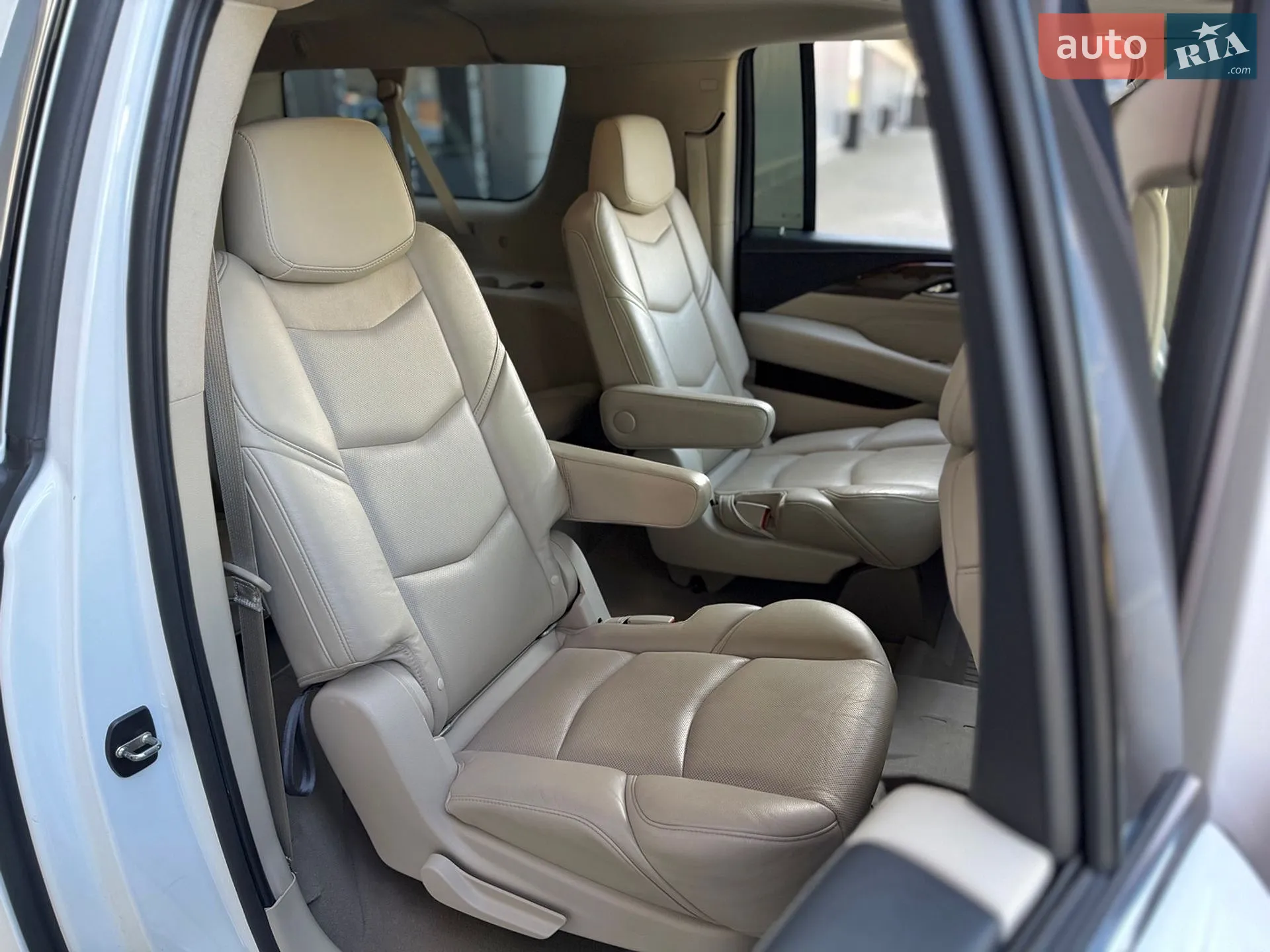 2018 Cadillac Escalade - мініатюра 38