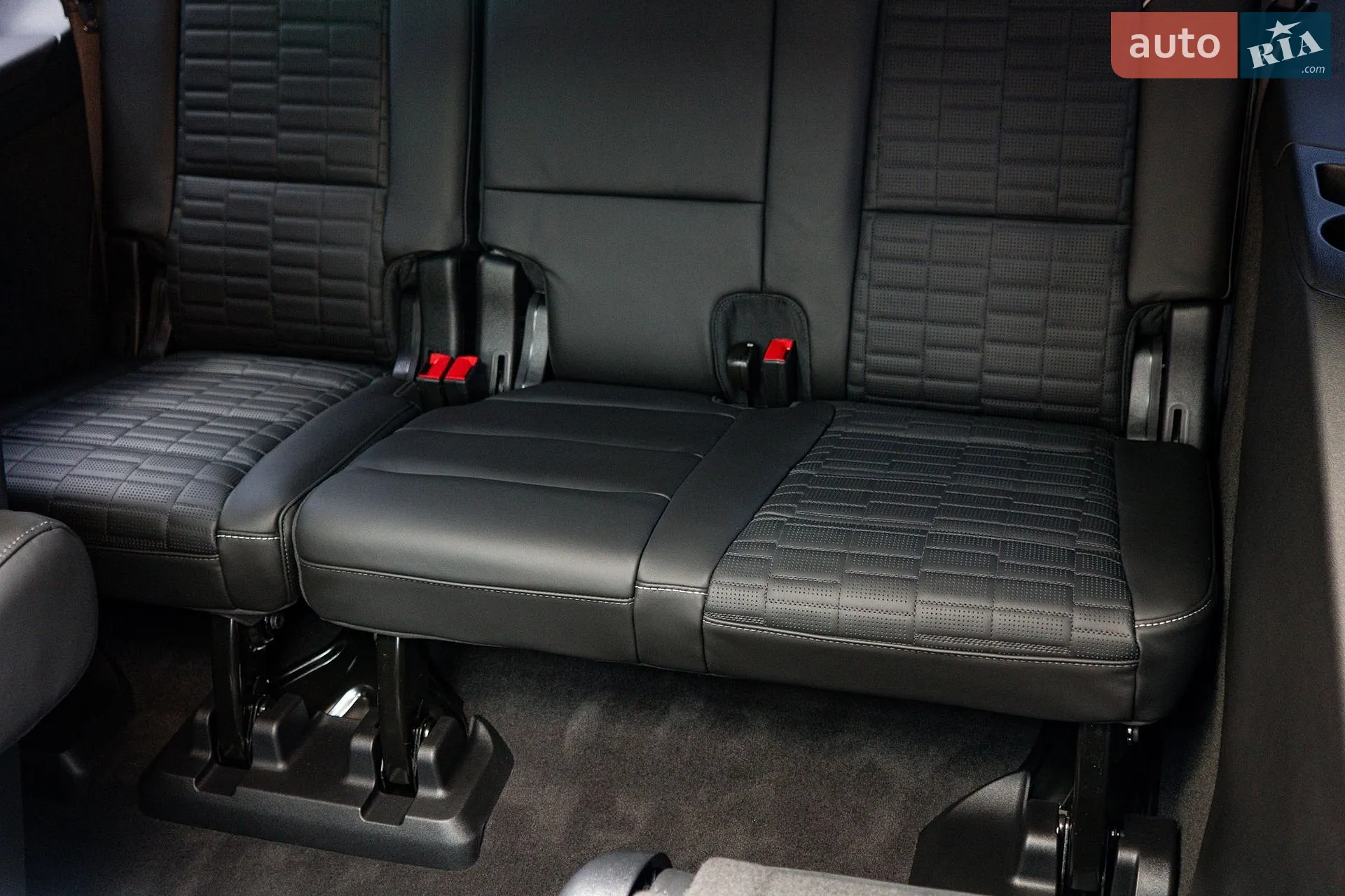 2026 Cadillac Escalade - мініатюра 70