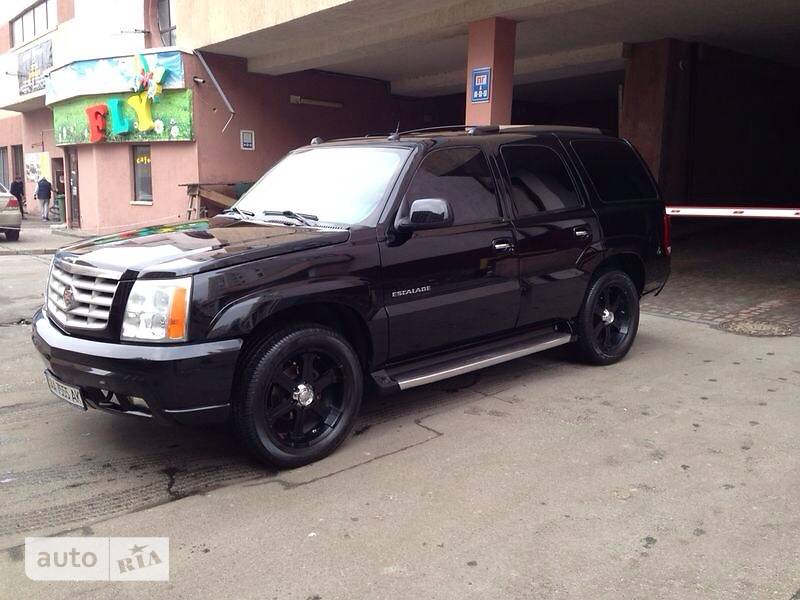Внедорожник / Кроссовер Cadillac Escalade 2004 в Киеве