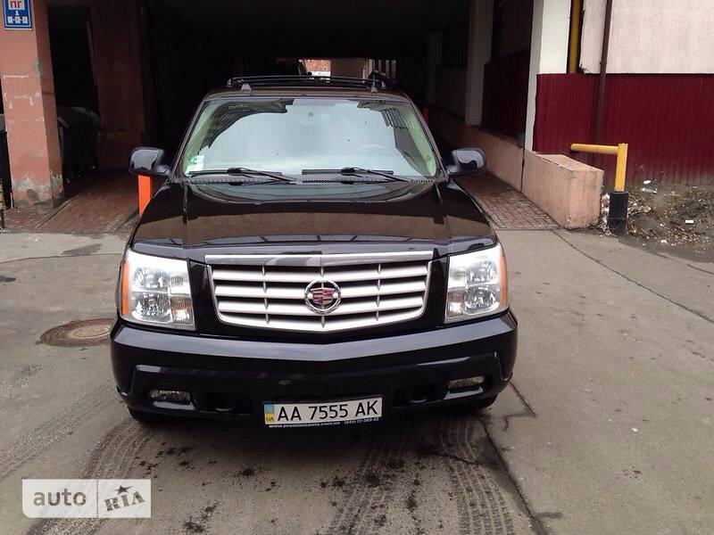 Внедорожник / Кроссовер Cadillac Escalade 2004 в Киеве