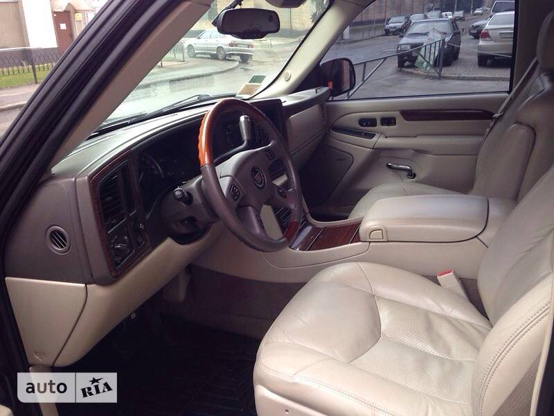 Внедорожник / Кроссовер Cadillac Escalade 2004 в Киеве