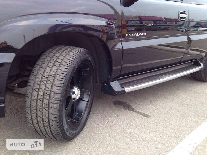 Внедорожник / Кроссовер Cadillac Escalade 2004 в Киеве