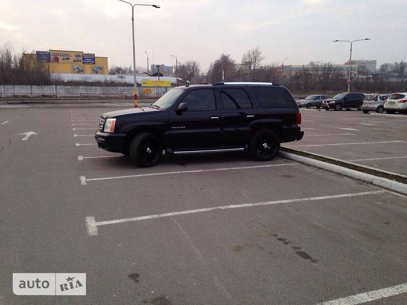 Внедорожник / Кроссовер Cadillac Escalade 2004 в Киеве