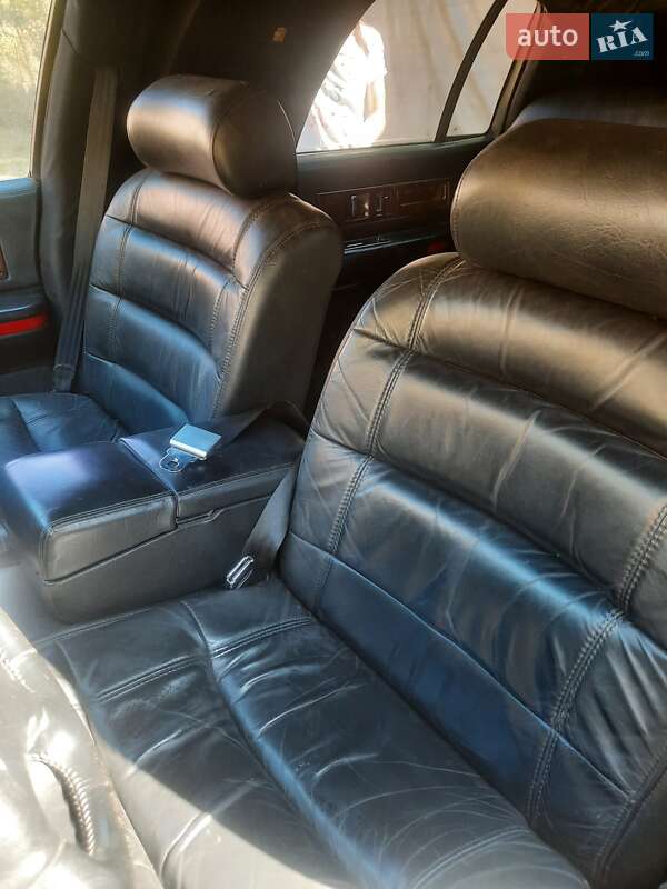 Лимузин Cadillac Fleetwood 1994 в Киеве