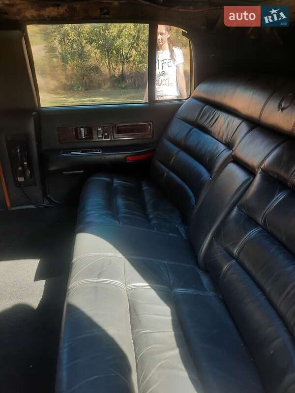 Лимузин Cadillac Fleetwood 1994 в Киеве