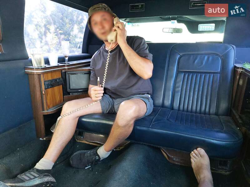 Лімузин Cadillac Fleetwood 1988 в Києві
