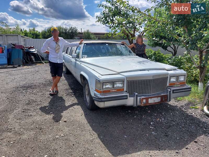 Лімузин Cadillac Fleetwood 1988 в Києві