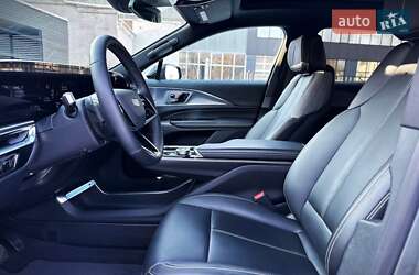 Внедорожник / Кроссовер Cadillac Lyriq 2024 в 