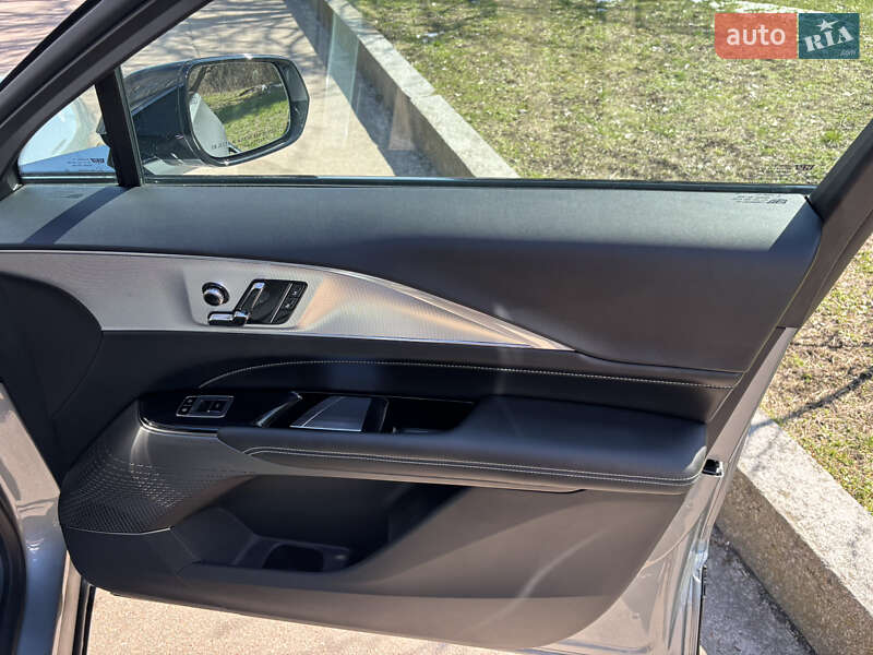 Внедорожник / Кроссовер Cadillac Lyriq 2023 в Житомире
