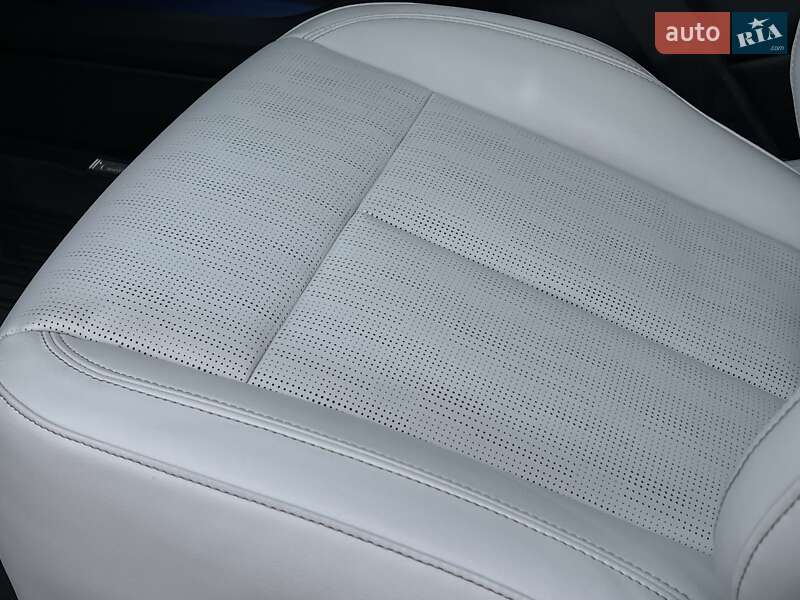 Внедорожник / Кроссовер Cadillac Lyriq 2023 в Киеве