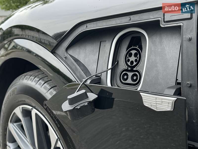 Внедорожник / Кроссовер Cadillac Lyriq 2023 в Киеве