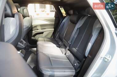Внедорожник / Кроссовер Cadillac Lyriq 2024 в 
