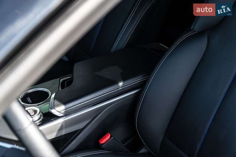 Внедорожник / Кроссовер Cadillac Lyriq 2022 в Ужгороде фото 28 Внедорожник / Кроссовер Cadillac Lyriq 2022 в Ужгороде