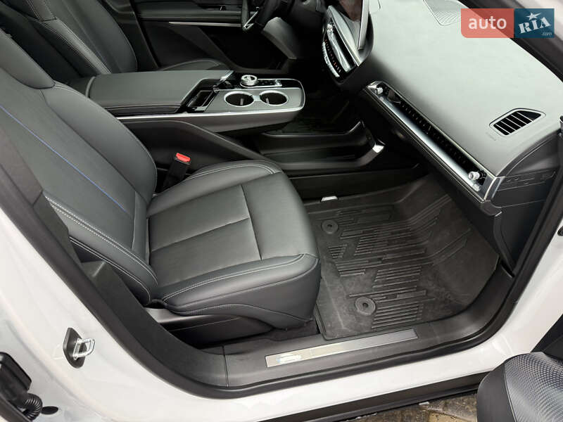 Лифтбек Cadillac Lyriq 2024 в Львове