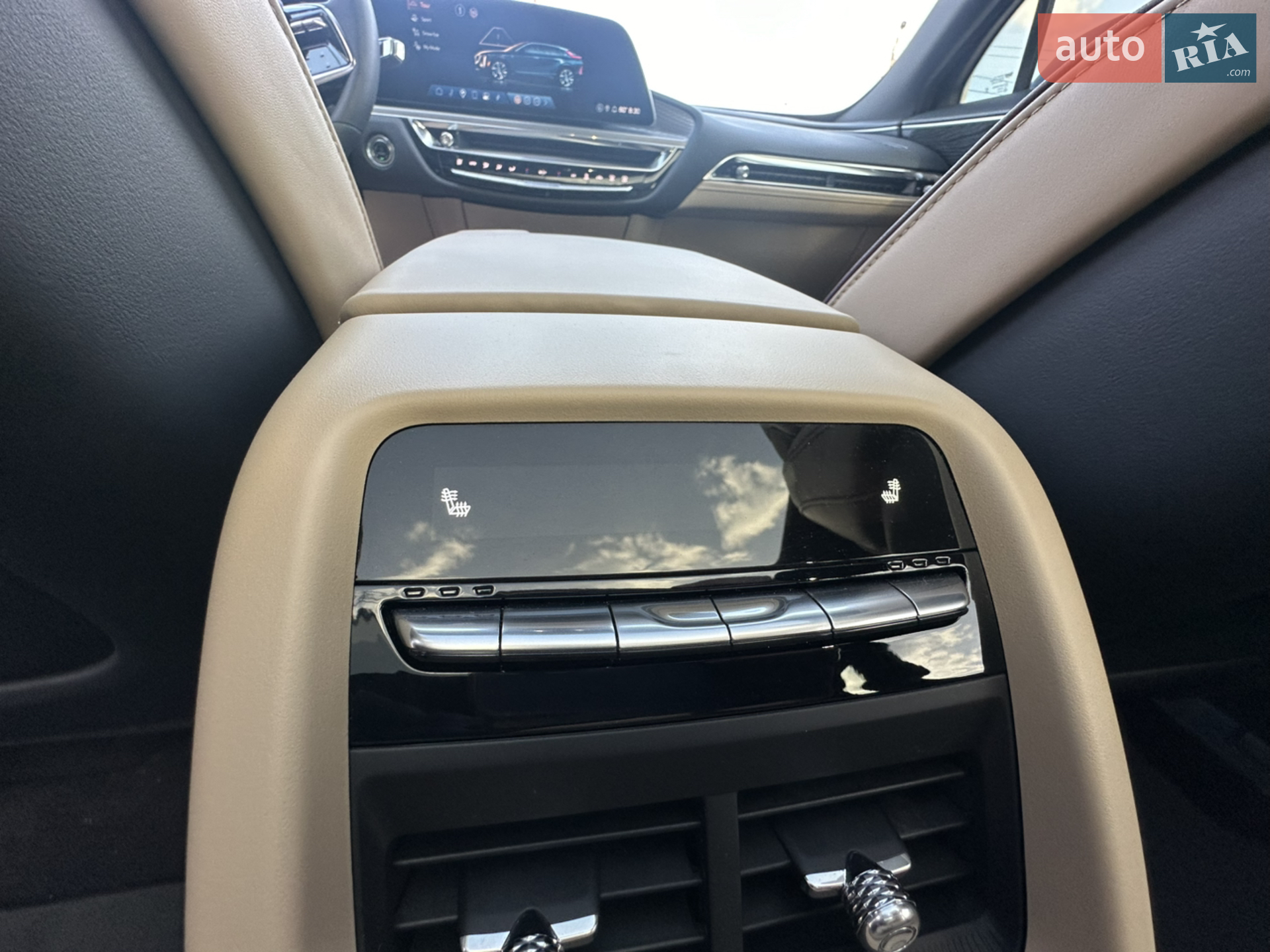 2023 Cadillac Lyriq - мініатюра 38