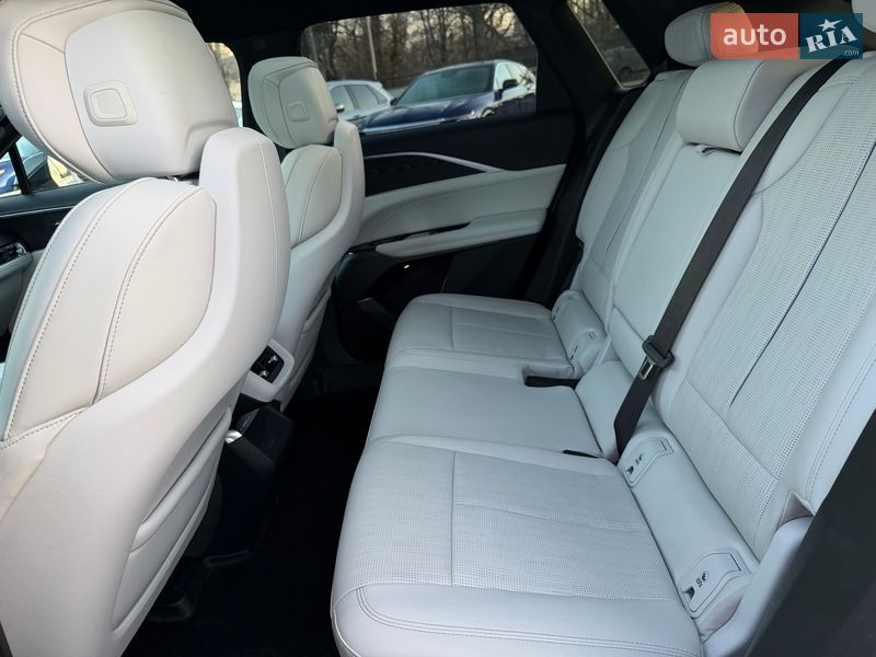 Внедорожник / Кроссовер Cadillac Lyriq 2023 в Харькове