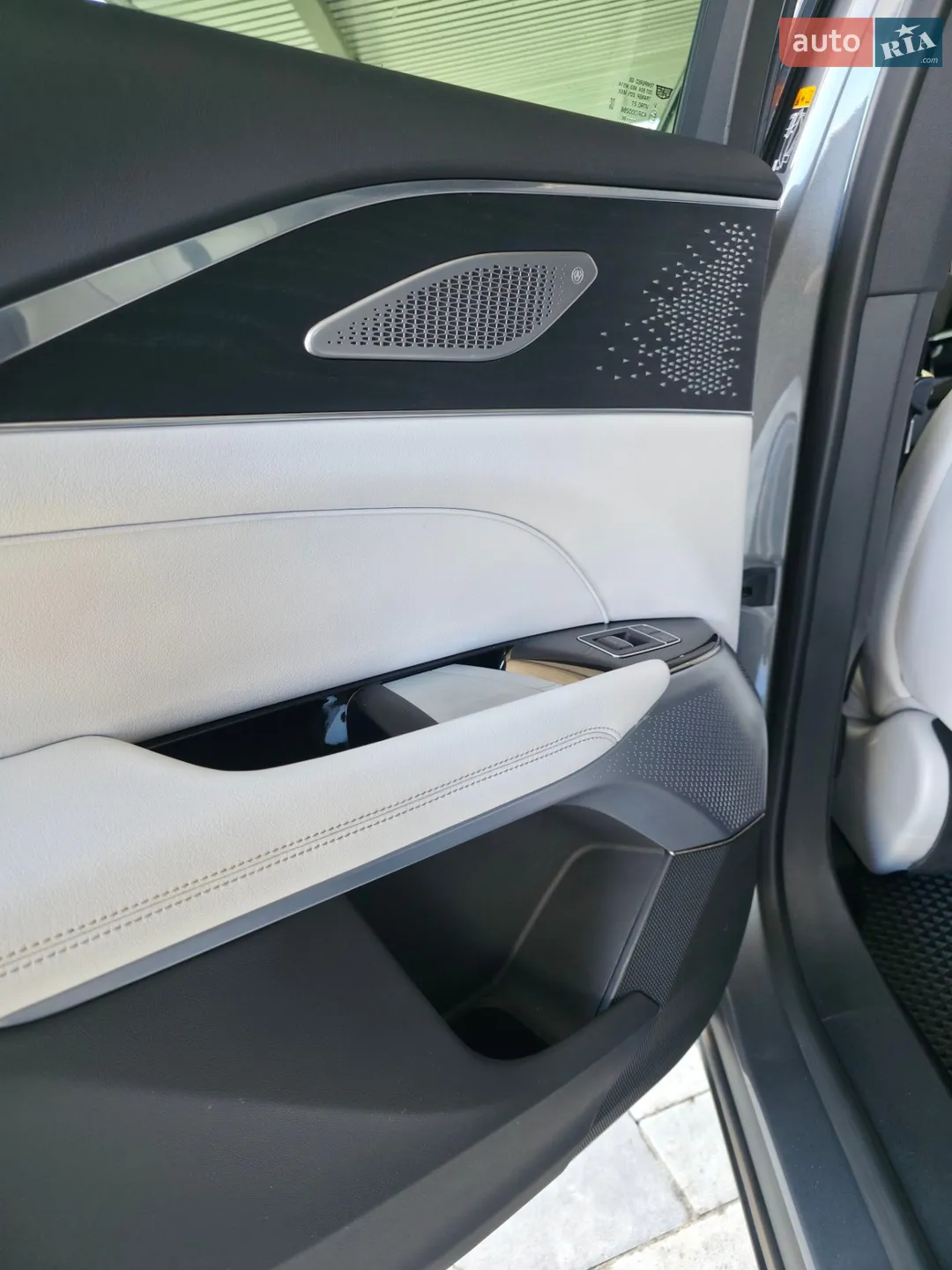 2022 Cadillac Lyriq - мініатюра 17