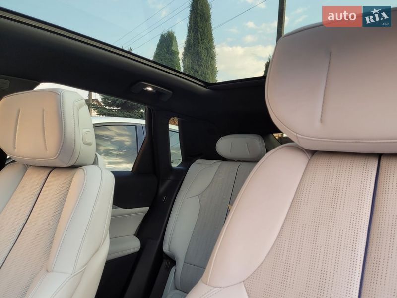 Внедорожник / Кроссовер Cadillac Lyriq 2024 в Киеве