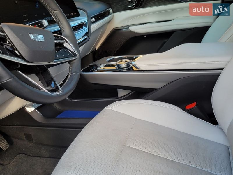 Внедорожник / Кроссовер Cadillac Lyriq 2024 в Киеве