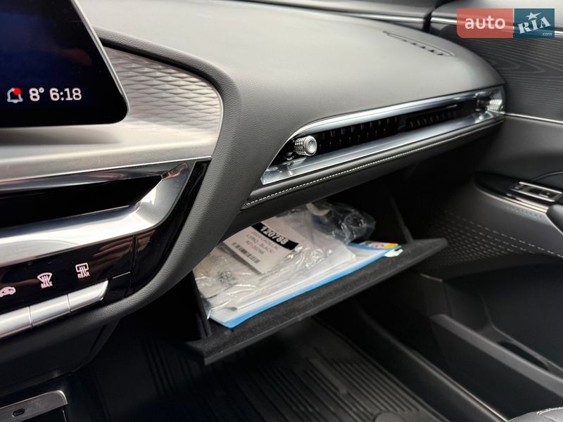 Внедорожник / Кроссовер Cadillac Lyriq 2024 в Новояворовске