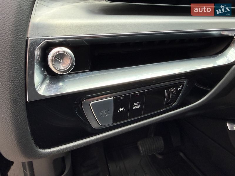 Внедорожник / Кроссовер Cadillac Lyriq 2024 в Новояворовске