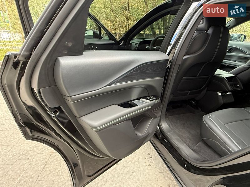 Внедорожник / Кроссовер Cadillac Lyriq 2024 в Новояворовске