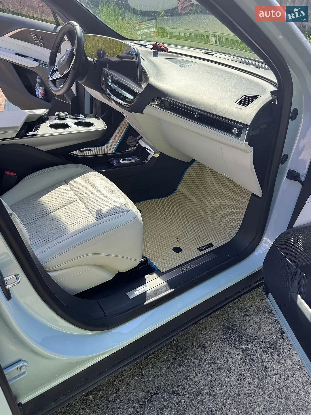 2023 Cadillac Lyriq - мініатюра 11