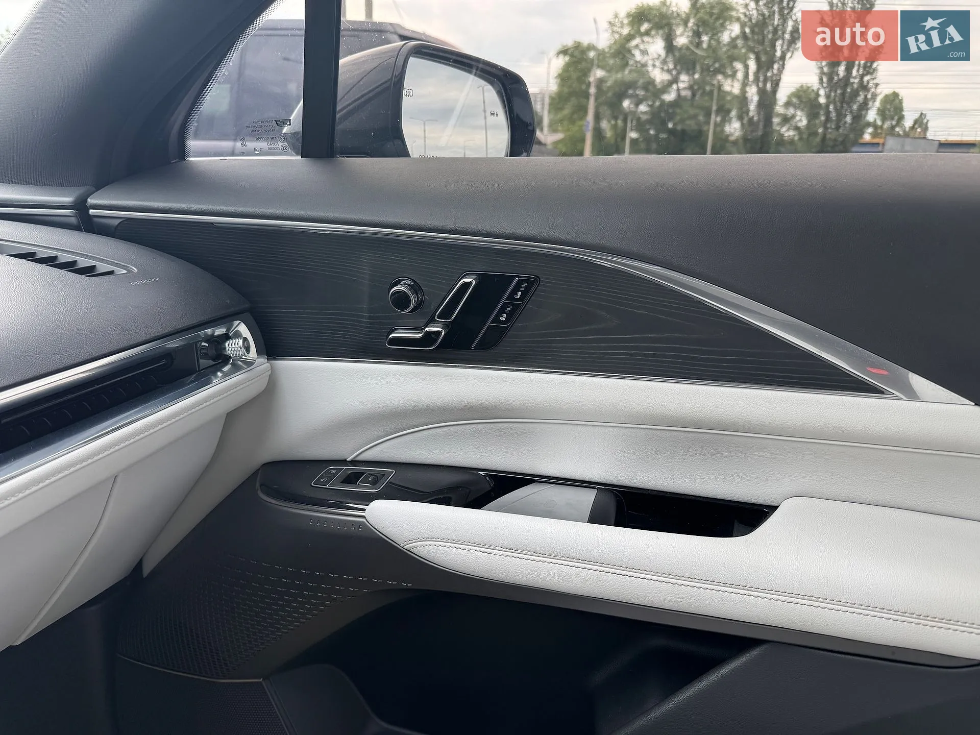2023 Cadillac Lyriq - мініатюра 22
