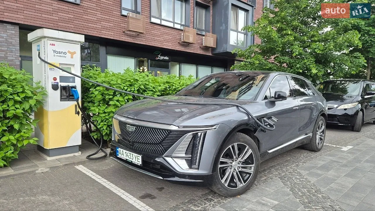 2023 Cadillac Lyriq - мініатюра 9