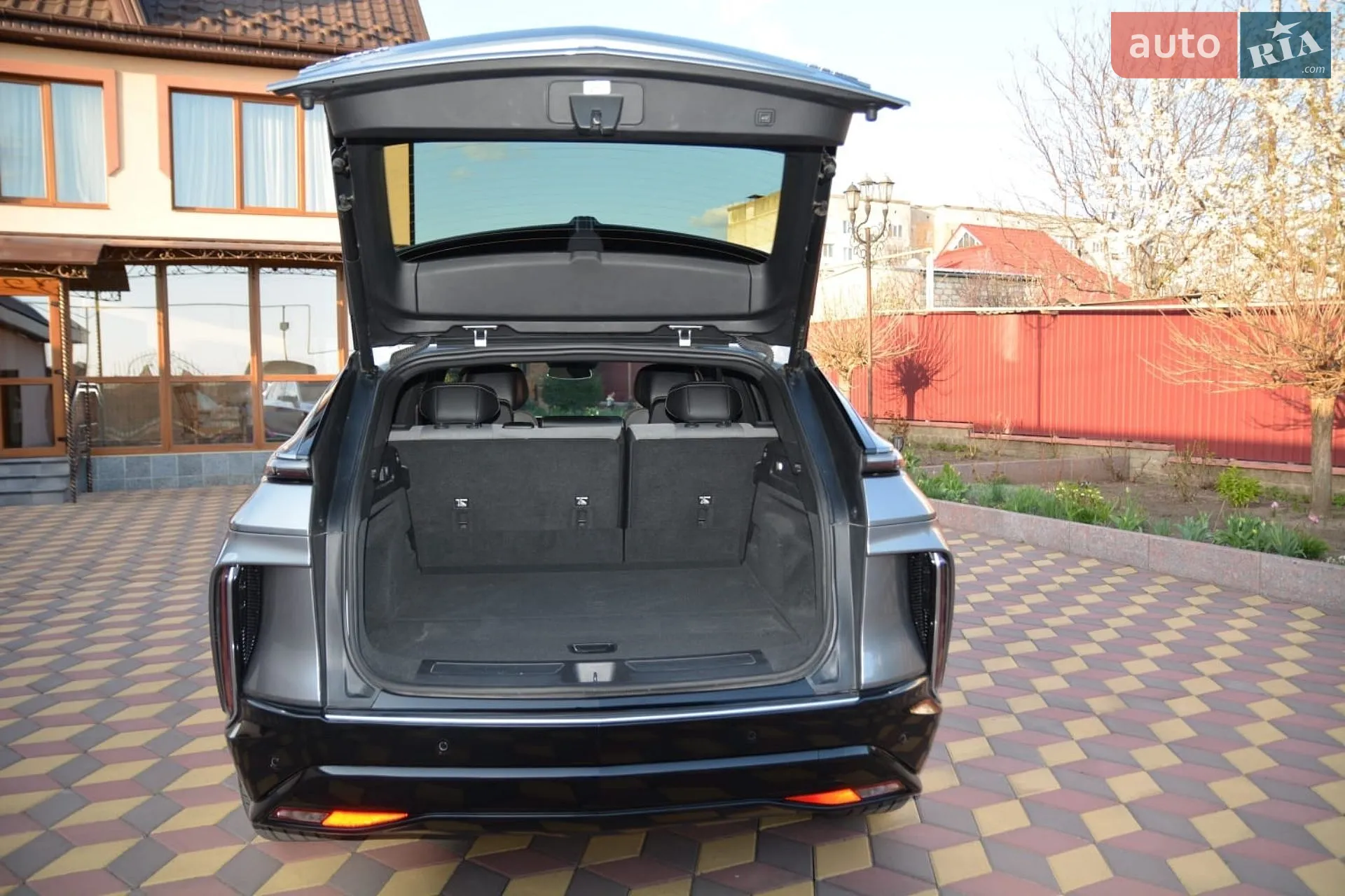 2023 Cadillac Lyriq - мініатюра 16