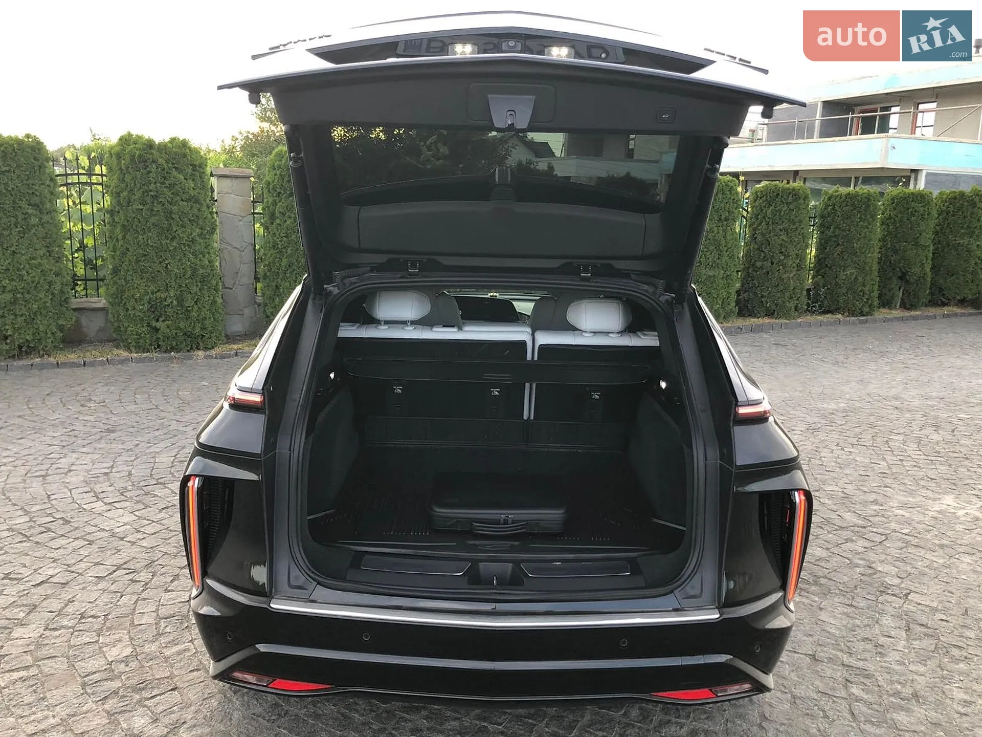 2024 Cadillac Lyriq - мініатюра 14