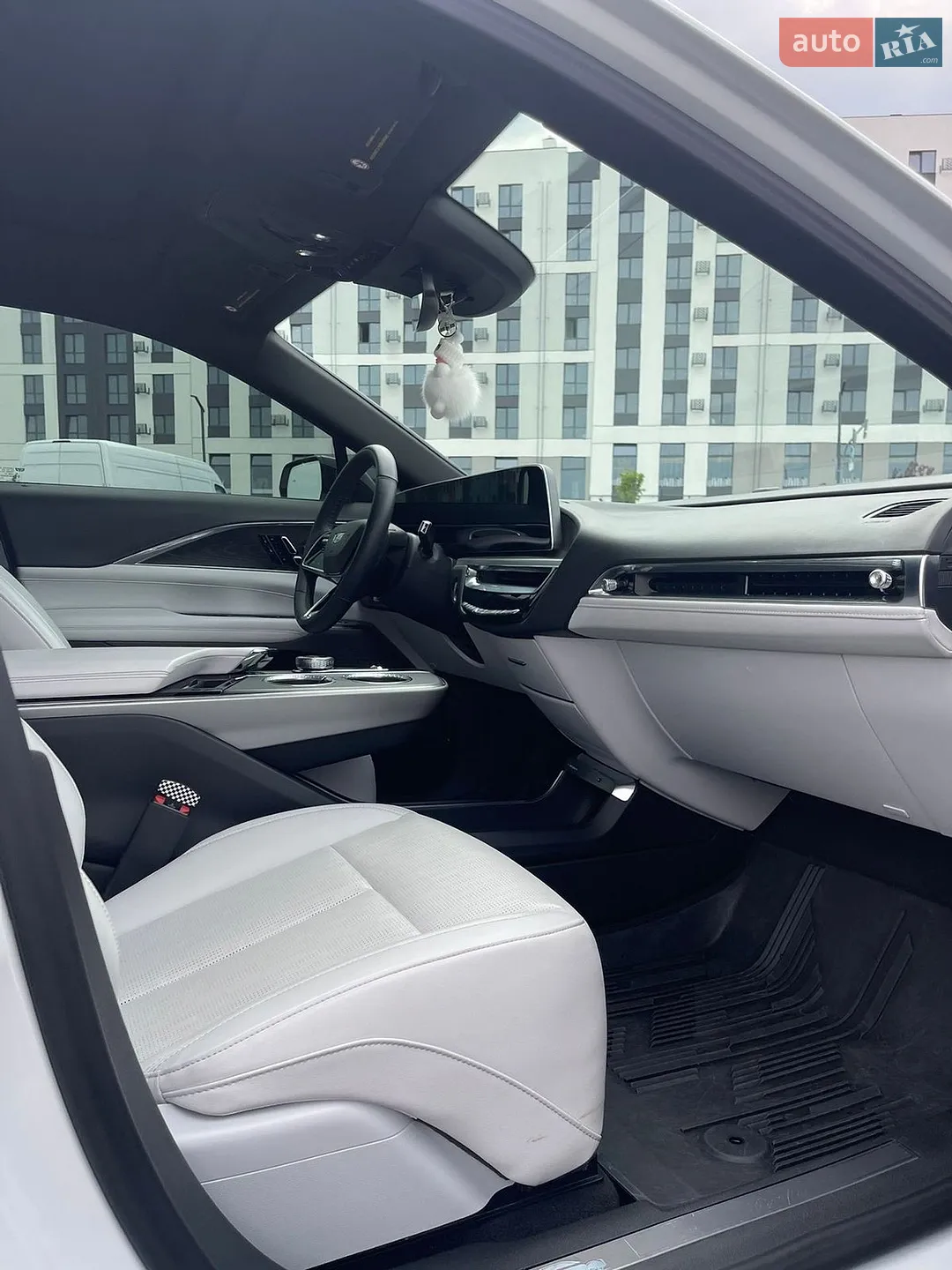 2023 Cadillac Lyriq - мініатюра 17
