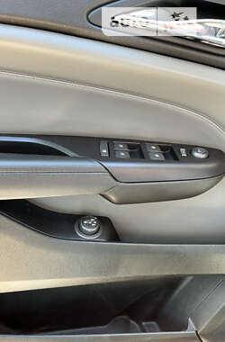 Внедорожник / Кроссовер Cadillac SRX 2011 в 