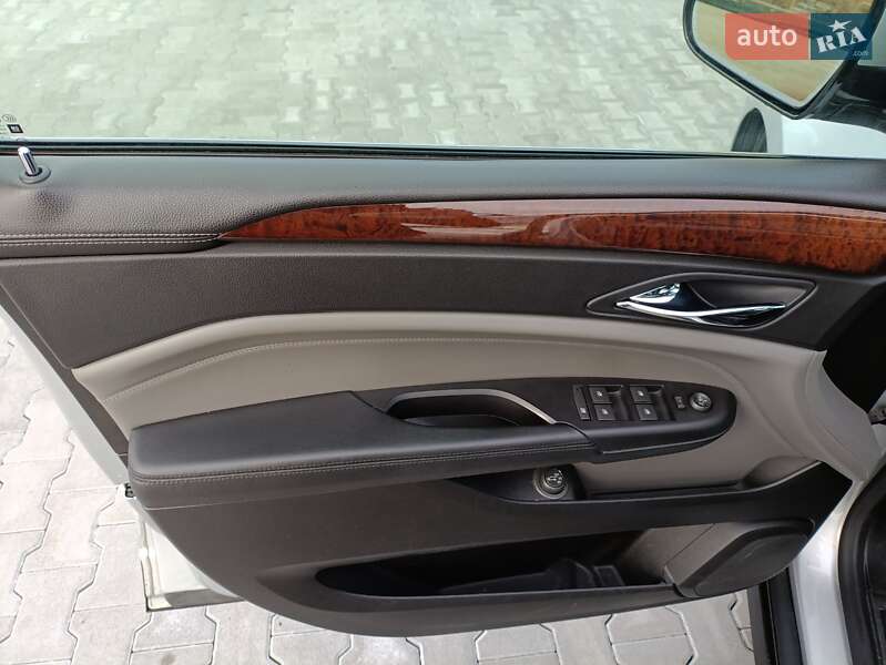 Позашляховик / Кросовер Cadillac SRX 2011 в Броварах