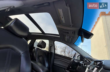 Позашляховик / Кросовер Cadillac SRX 2011 в 