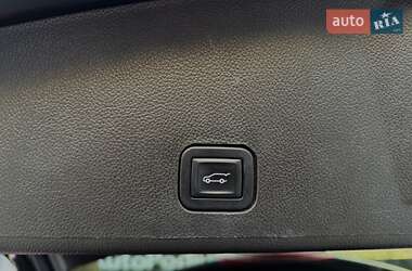 Внедорожник / Кроссовер Cadillac SRX 2014 в 
