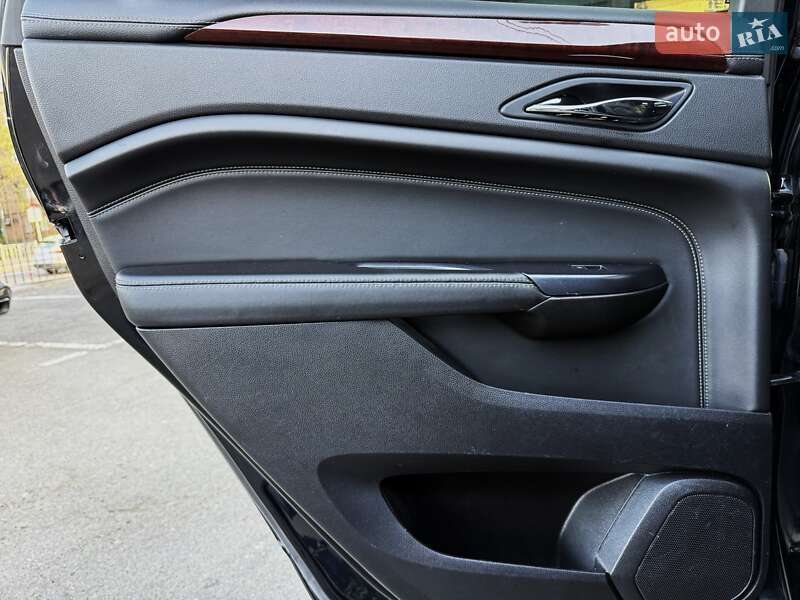 Позашляховик / Кросовер Cadillac SRX 2014 в Києві