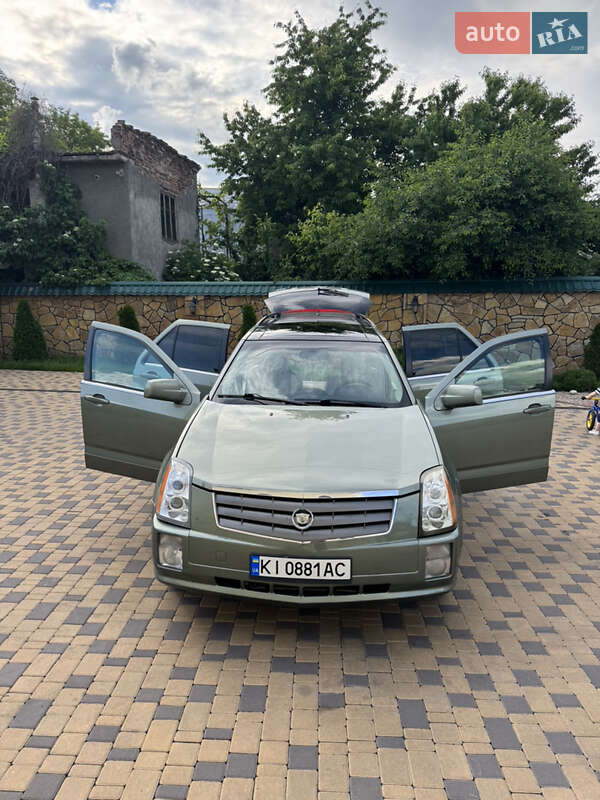 Внедорожник / Кроссовер Cadillac SRX 2004 в Могилев-Подольске