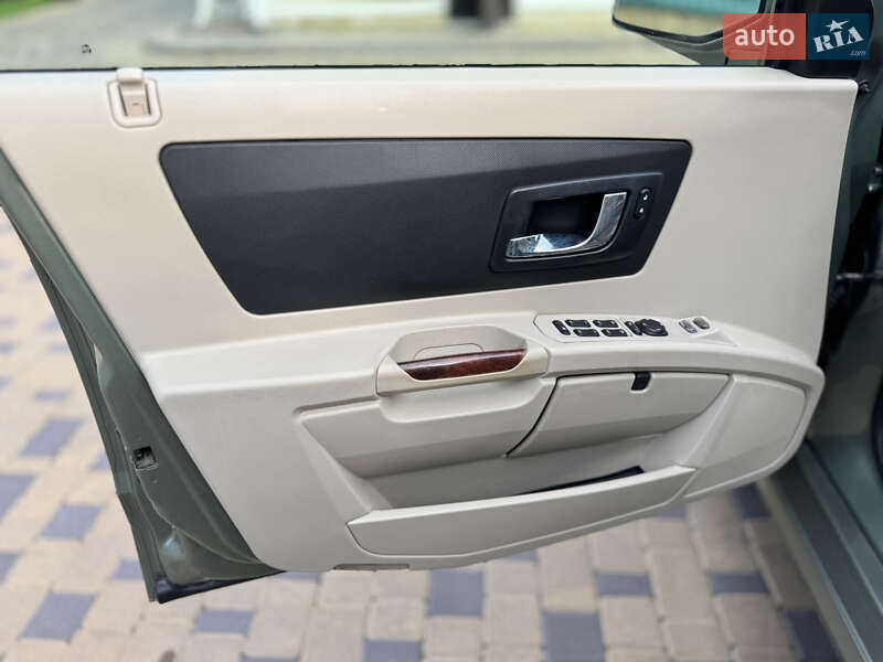 Внедорожник / Кроссовер Cadillac SRX 2004 в Могилев-Подольске