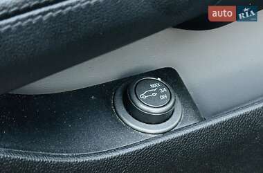 Позашляховик / Кросовер Cadillac SRX 2011 в 