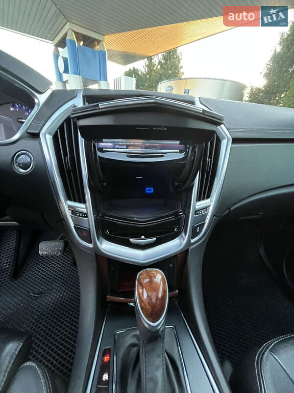 Внедорожник / Кроссовер Cadillac SRX 2015 в Жмеринке