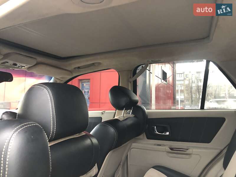 Внедорожник / Кроссовер Cadillac SRX 2004 в Калуше