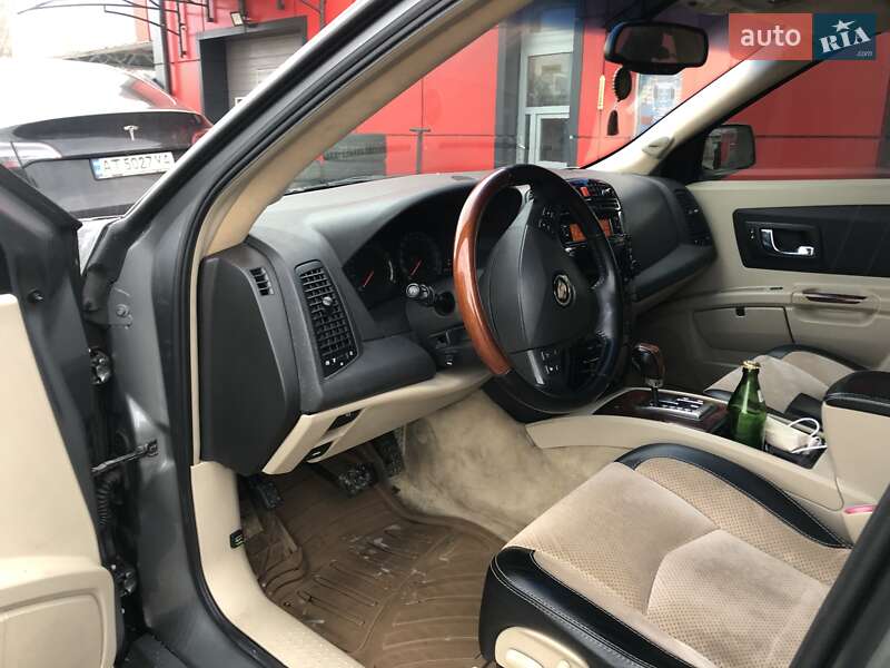 Внедорожник / Кроссовер Cadillac SRX 2004 в Калуше