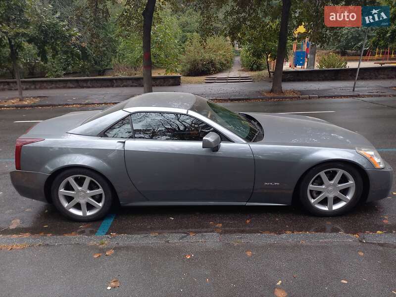 Кабриолет Cadillac XLR 2004 в Киеве