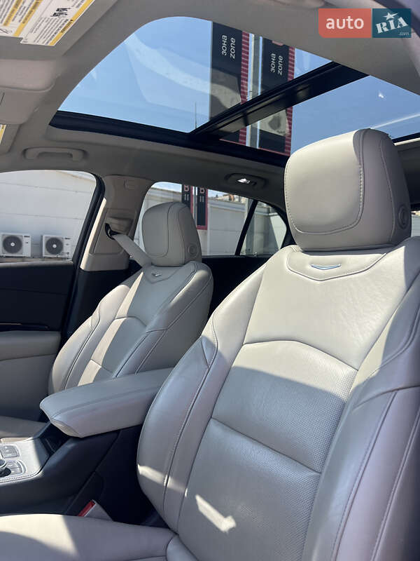 Внедорожник / Кроссовер Cadillac XT4 2018 в Киеве